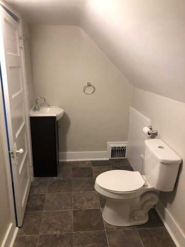 136 N Berkley Street, Kalamazoo, MI 49006