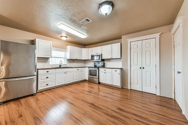 20006 Sanchez Road, Alvin, TX 77511