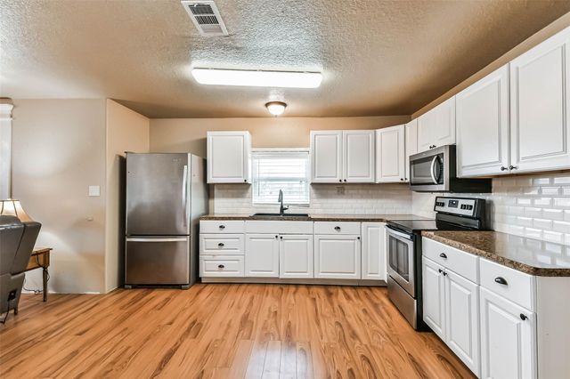 20006 Sanchez Road, Alvin, TX 77511