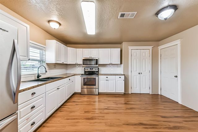 20006 Sanchez Road, Alvin, TX 77511