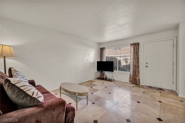 6412 Big Pine Way, Las Vegas, NV 89108