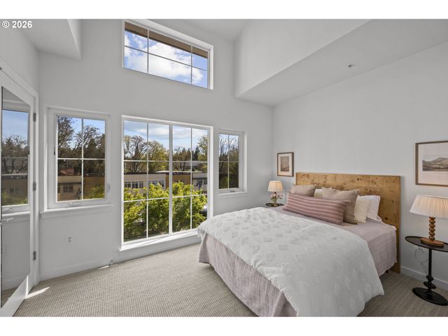 10606 Se MAIN St 204, Milwaukie, OR 97222