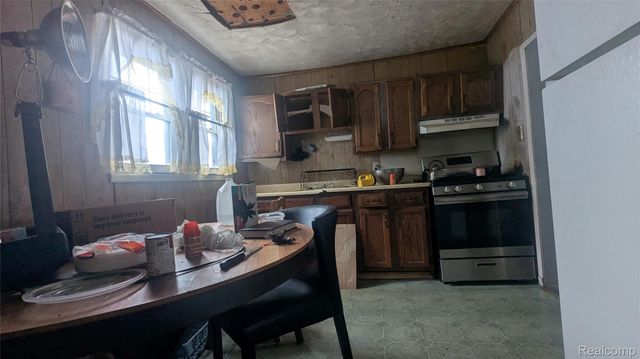 447 E Wilson Avenue, Pontiac, MI 48341