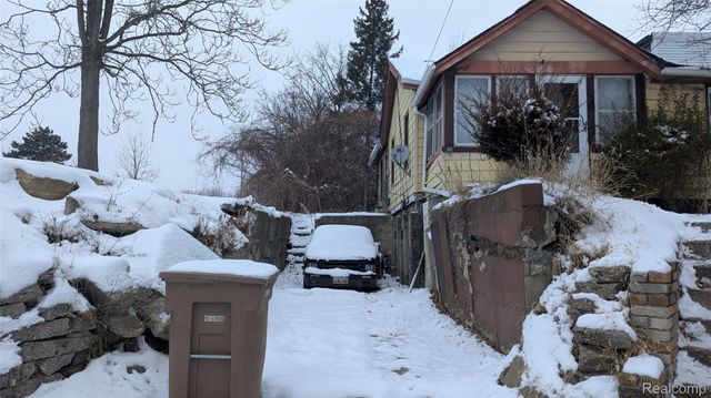 447 E Wilson Avenue, Pontiac, MI 48341