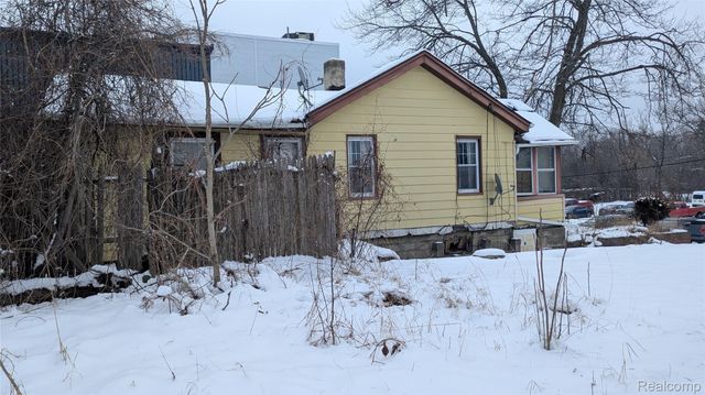 447 E Wilson Avenue, Pontiac, MI 48341