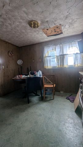 447 E Wilson Avenue, Pontiac, MI 48341