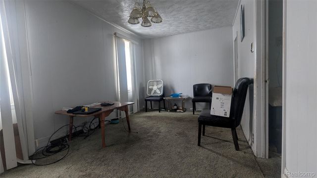 447 E Wilson Avenue, Pontiac, MI 48341