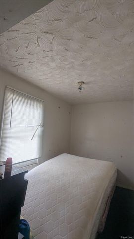 447 E Wilson Avenue, Pontiac, MI 48341