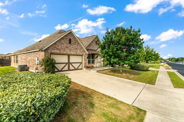 804 Farm House DR, Hutto, TX 78634
