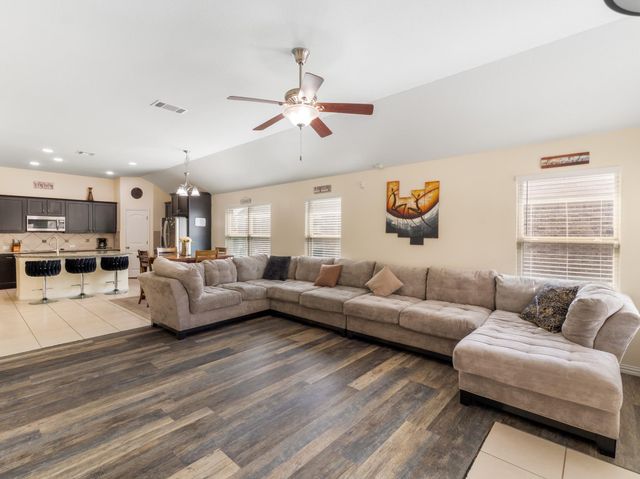 804 Farm House DR, Hutto, TX 78634
