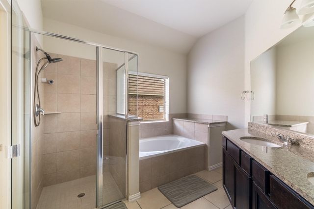 804 Farm House DR, Hutto, TX 78634