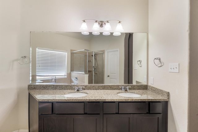 804 Farm House DR, Hutto, TX 78634