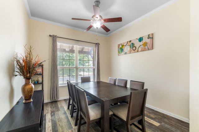 804 Farm House DR, Hutto, TX 78634