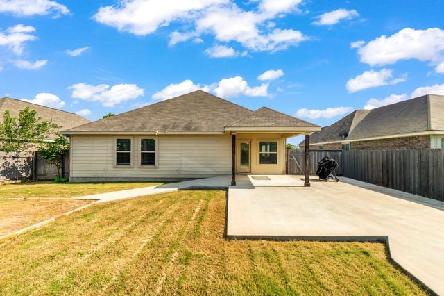 804 Farm House DR, Hutto, TX 78634