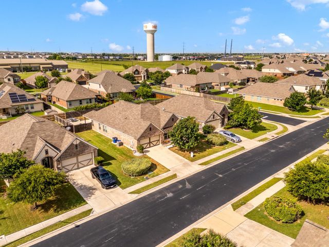 804 Farm House DR, Hutto, TX 78634