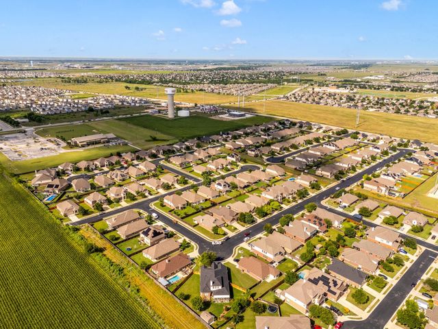 804 Farm House DR, Hutto, TX 78634