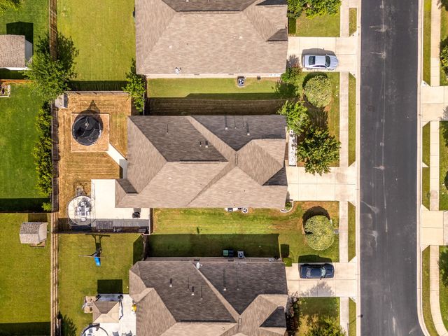 804 Farm House DR, Hutto, TX 78634