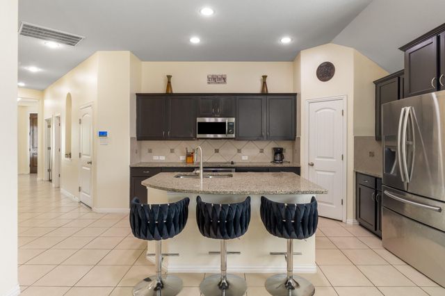 804 Farm House DR, Hutto, TX 78634