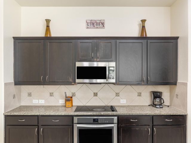 804 Farm House DR, Hutto, TX 78634