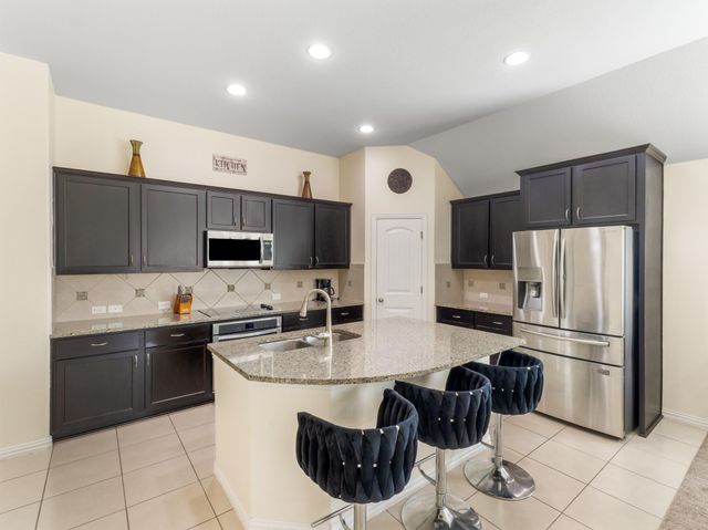 804 Farm House DR, Hutto, TX 78634