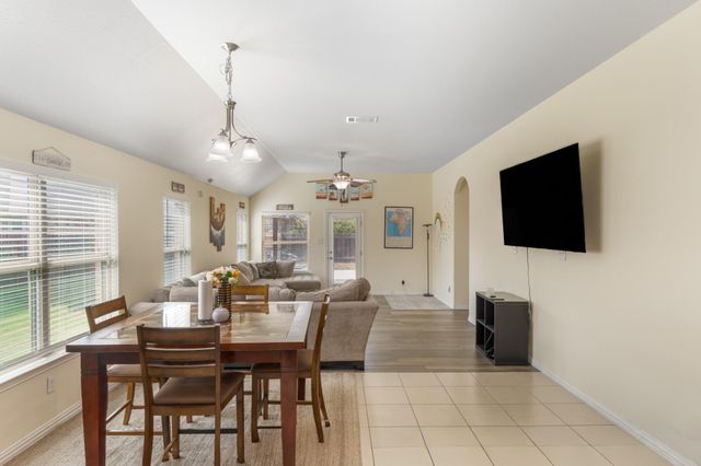 804 Farm House DR, Hutto, TX 78634