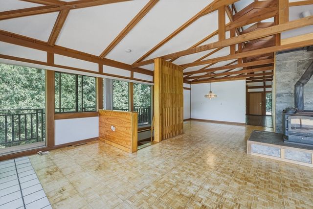 5 Laurel Ridge Dr, Belchertown, MA 01007