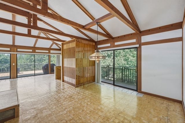 5 Laurel Ridge Dr, Belchertown, MA 01007