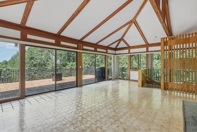 5 Laurel Ridge Dr, Belchertown, MA 01007