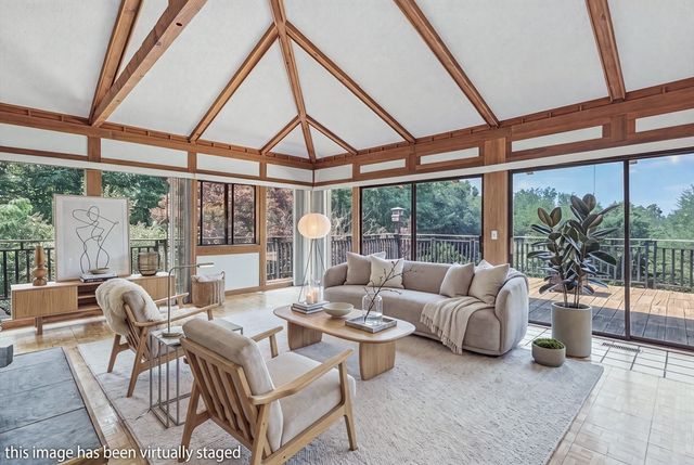 5 Laurel Ridge Dr, Belchertown, MA 01007