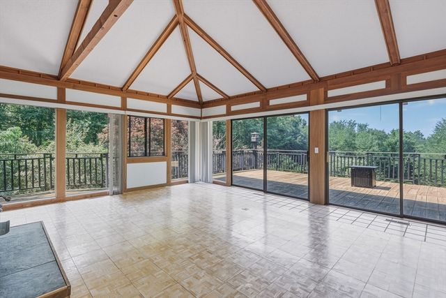 5 Laurel Ridge Dr, Belchertown, MA 01007