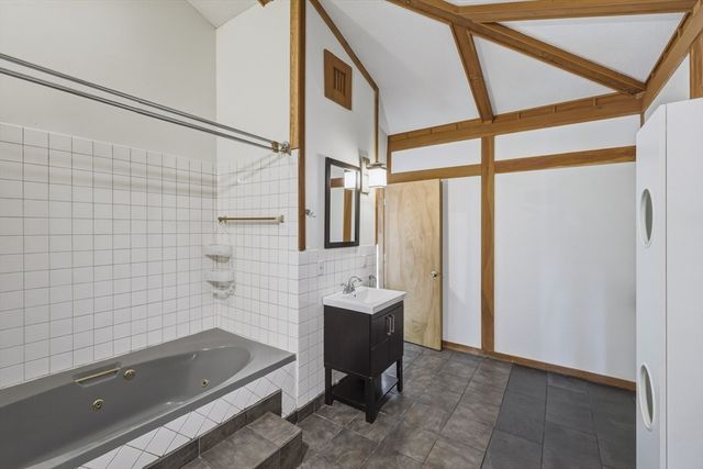 5 Laurel Ridge Dr, Belchertown, MA 01007