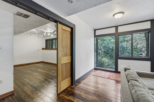 5 Laurel Ridge Dr, Belchertown, MA 01007