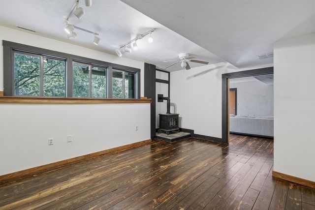 5 Laurel Ridge Dr, Belchertown, MA 01007