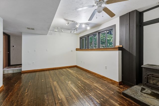 5 Laurel Ridge Dr, Belchertown, MA 01007