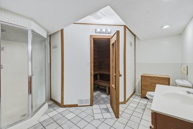 5 Laurel Ridge Dr, Belchertown, MA 01007