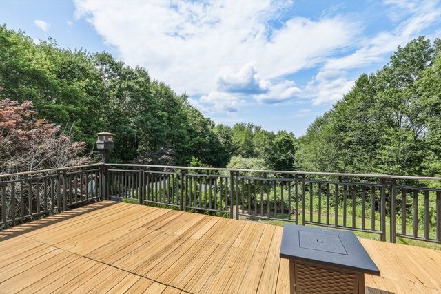 5 Laurel Ridge Dr, Belchertown, MA 01007