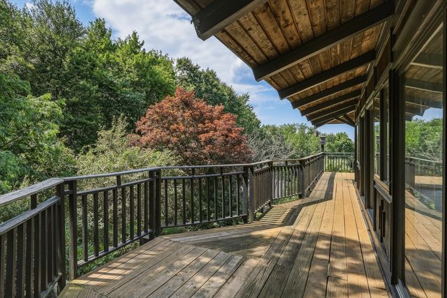 5 Laurel Ridge Dr, Belchertown, MA 01007