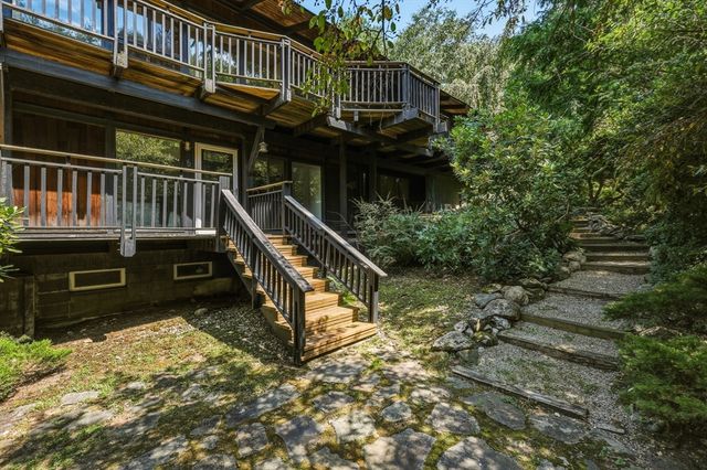5 Laurel Ridge Dr, Belchertown, MA 01007