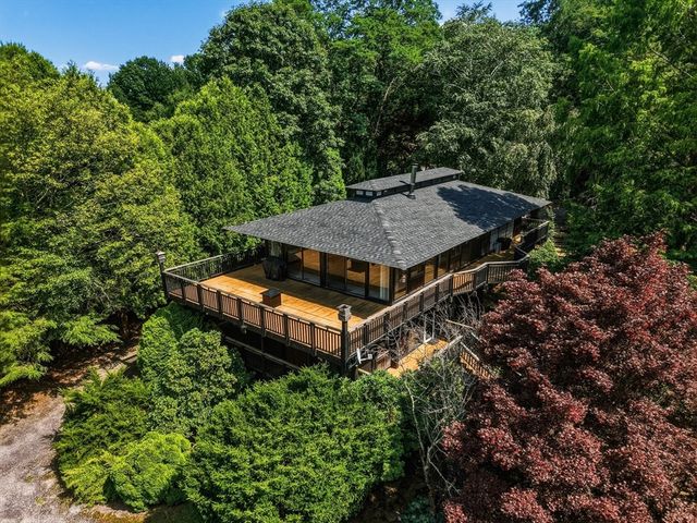 5 Laurel Ridge Dr, Belchertown, MA 01007