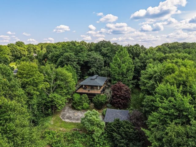 5 Laurel Ridge Dr, Belchertown, MA 01007