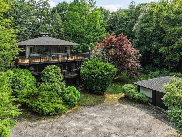 5 Laurel Ridge Dr, Belchertown, MA 01007