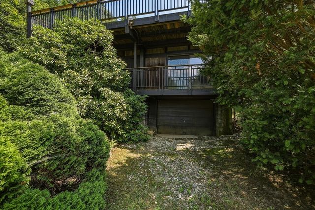 5 Laurel Ridge Dr, Belchertown, MA 01007