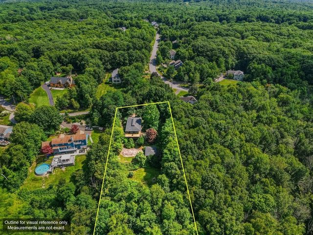 5 Laurel Ridge Dr, Belchertown, MA 01007