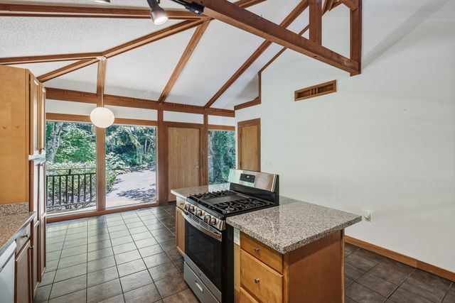 5 Laurel Ridge Dr, Belchertown, MA 01007