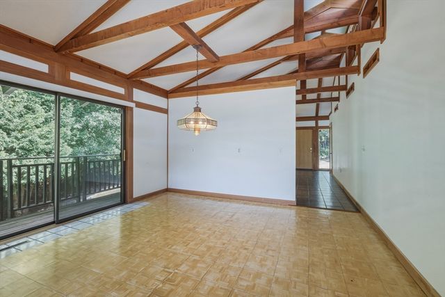 5 Laurel Ridge Dr, Belchertown, MA 01007