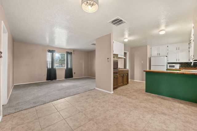 20 Cactus Drive, Los Lunas, NM 87031