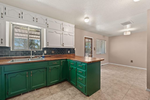 20 Cactus Drive, Los Lunas, NM 87031