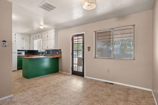 20 Cactus Drive, Los Lunas, NM 87031