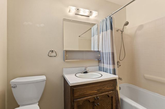20 Cactus Drive, Los Lunas, NM 87031