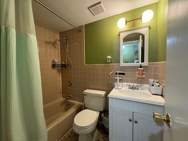 116 Sycamore St 22, Somerville, MA 02145